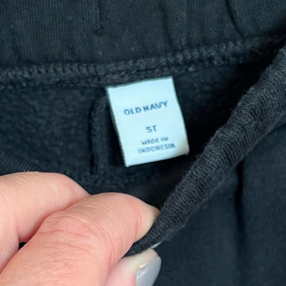 2 Pieces - Old Navy Kids Sweats Size 5T - Picture 5 of 8